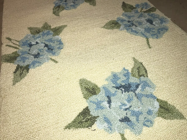 Hydrangea Cream Hooked Rug